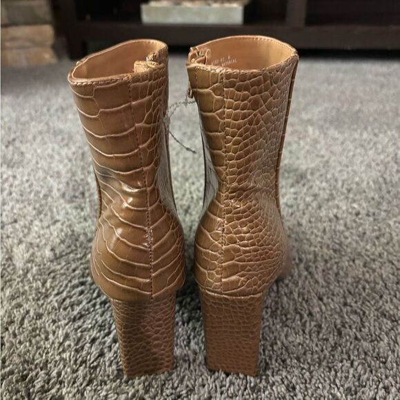 New Bamboo heeled booties. Size 6 - Picture 3 of 4
